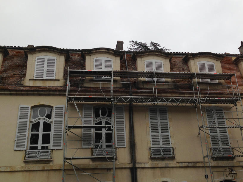 Pose de couverture en tuiles plates à Condom