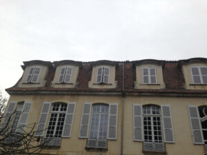 Pose de couverture en tuiles plates à Condom