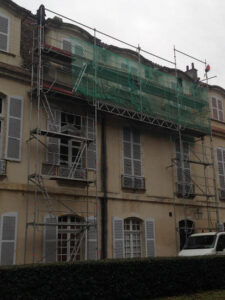 Pose de couverture en tuiles plates à Condom