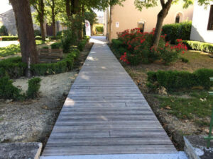 Terrasse bois et bardage sur la médiathèque et office du tourisme de Vic-Fezensac