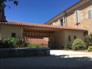 Travaux de charpente traditionnelle au théâtre municipal de Condom